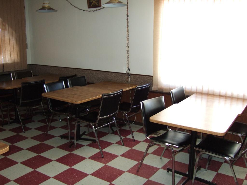 Wild Rose Inn Vegreville Экстерьер фото