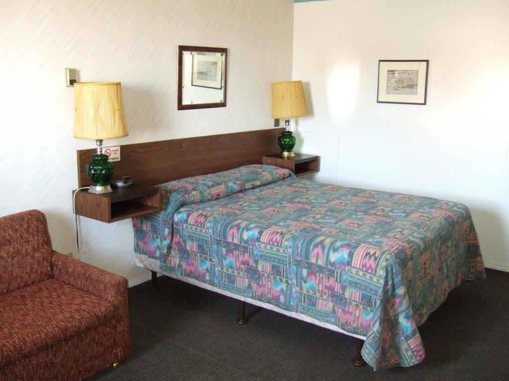 Wild Rose Inn Vegreville Экстерьер фото