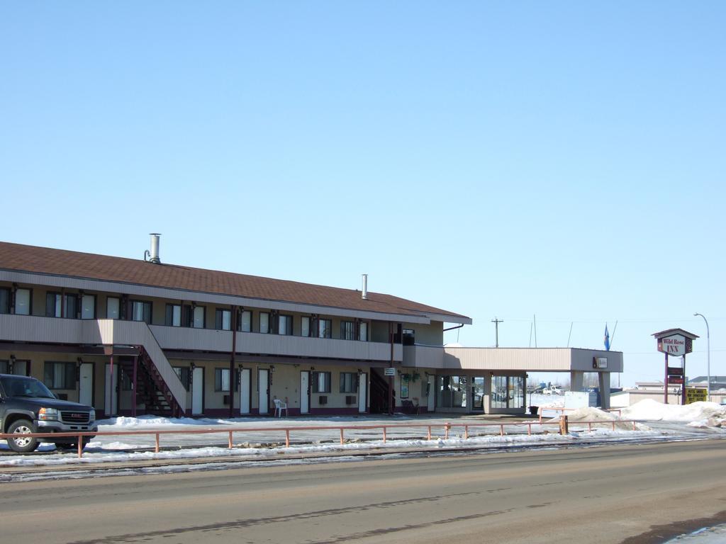 Wild Rose Inn Vegreville Экстерьер фото